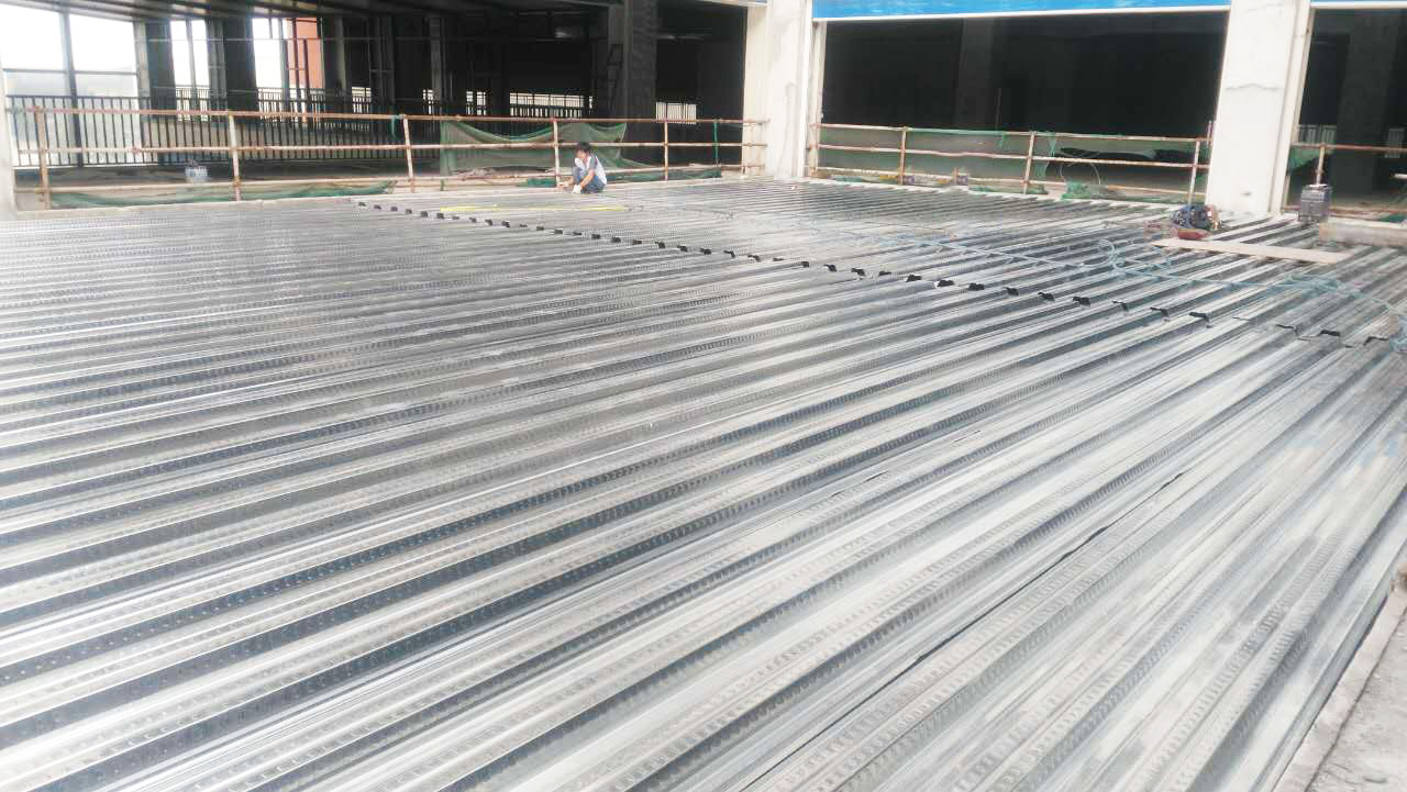 steel house installation