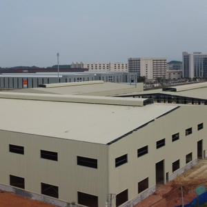 China Prefabricated Steel Structure Frame Industrial Workshop Factory Building Prefab Metal Warehouse Storage with Ridge Vent