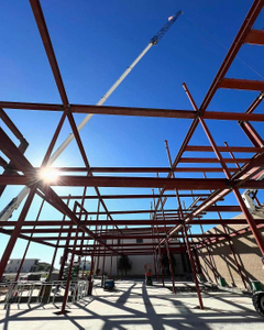 2025 Steel Structure Office Building Building High Into the Sky at the Thermal Club Comes to Lifting Structural Steel Beams