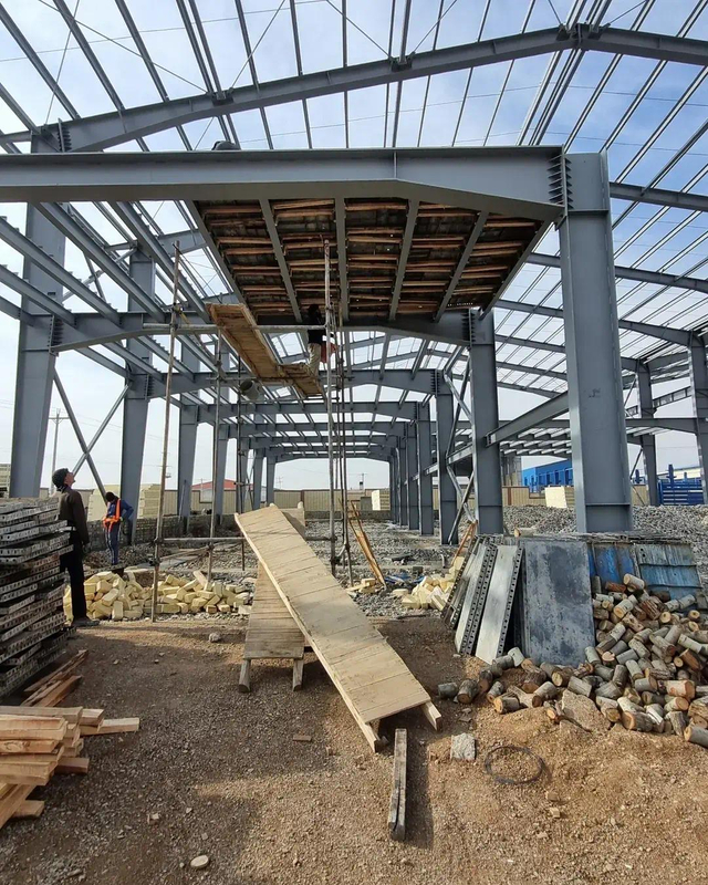 2025 Implementation of the First Part of the Middle Floor of the Warehouse With a Composite Slab Beton Taadol Project