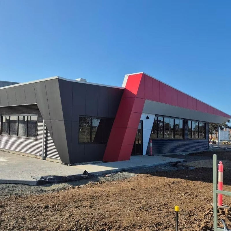 2025 77m X 22.5m X 6.75m / 1700+ Sqm Internal Walls Creating Three Separate Working Spaces Features a 4m X 25m Cantilever Canopy