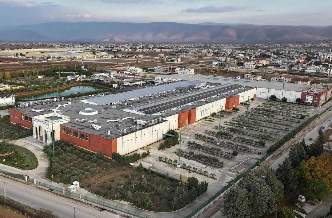 2025 Mall Spanning 80000 Sqm Space Features Comfortable Retail Areas Spacious Food Court 12 Cinema Halls Steel-based bleachers