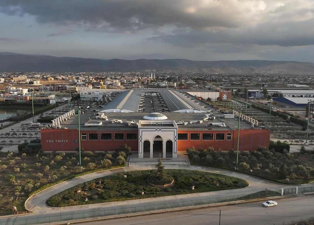 2025 Mall Spanning 80000 Sqm Space Features Comfortable Retail Areas Spacious Food Court 12 Cinema Halls Steel-based bleachers