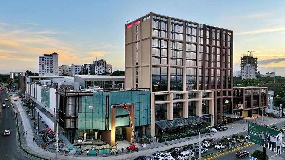 2025 This Mixed-use Building Covers 110,000 Sqm Hotel Shopping Center with a Rentable Area 30,000 Sqm