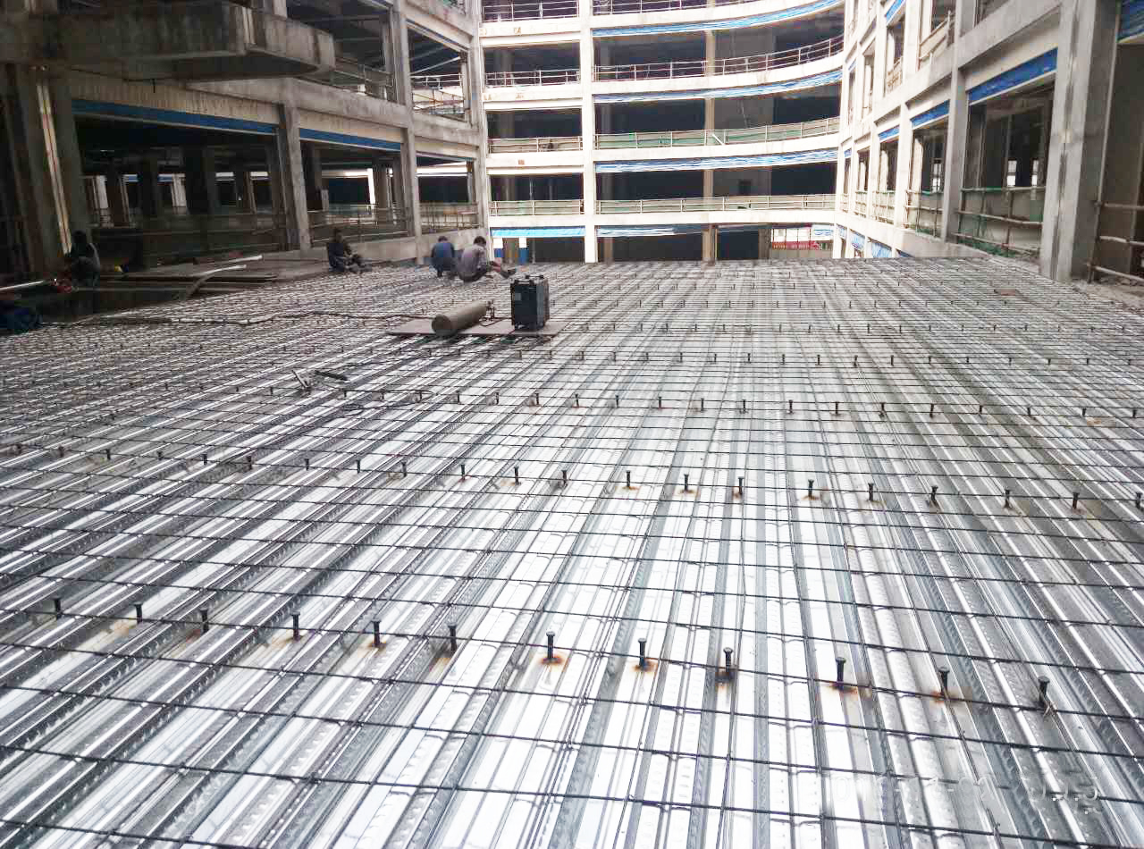 steel house installation