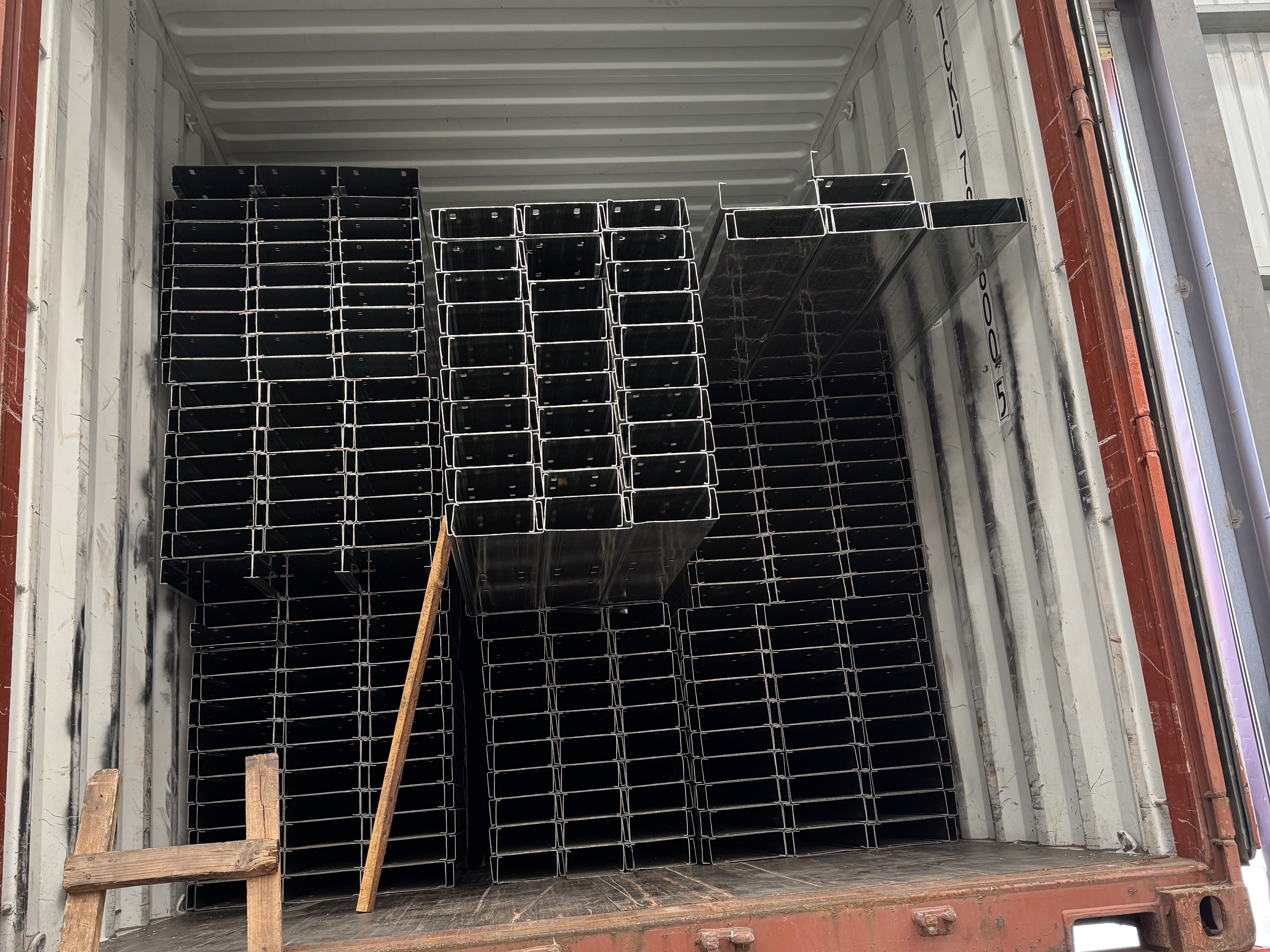 Steel Structure with Steel Ladder Components (7)