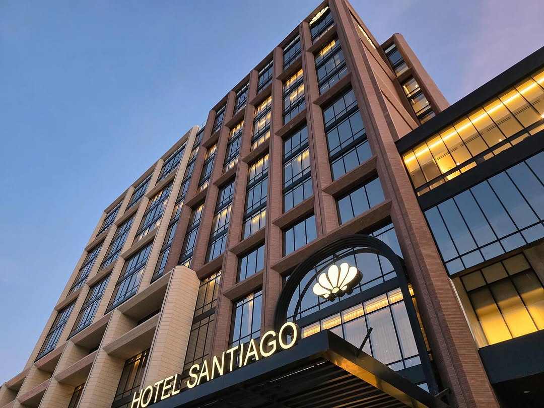 2025 This Mixed-use Building Covers 110,000 Sqm Hotel Shopping Center with a Rentable Area 30,000 Sqm