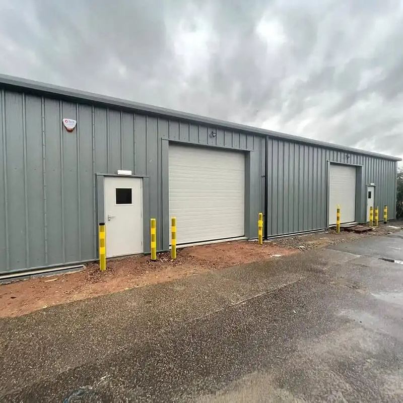 2025 Steel Structure Office Building Workshop Steelstructure Industrialdesign Steel Frame with the Cladding and Loading Doors