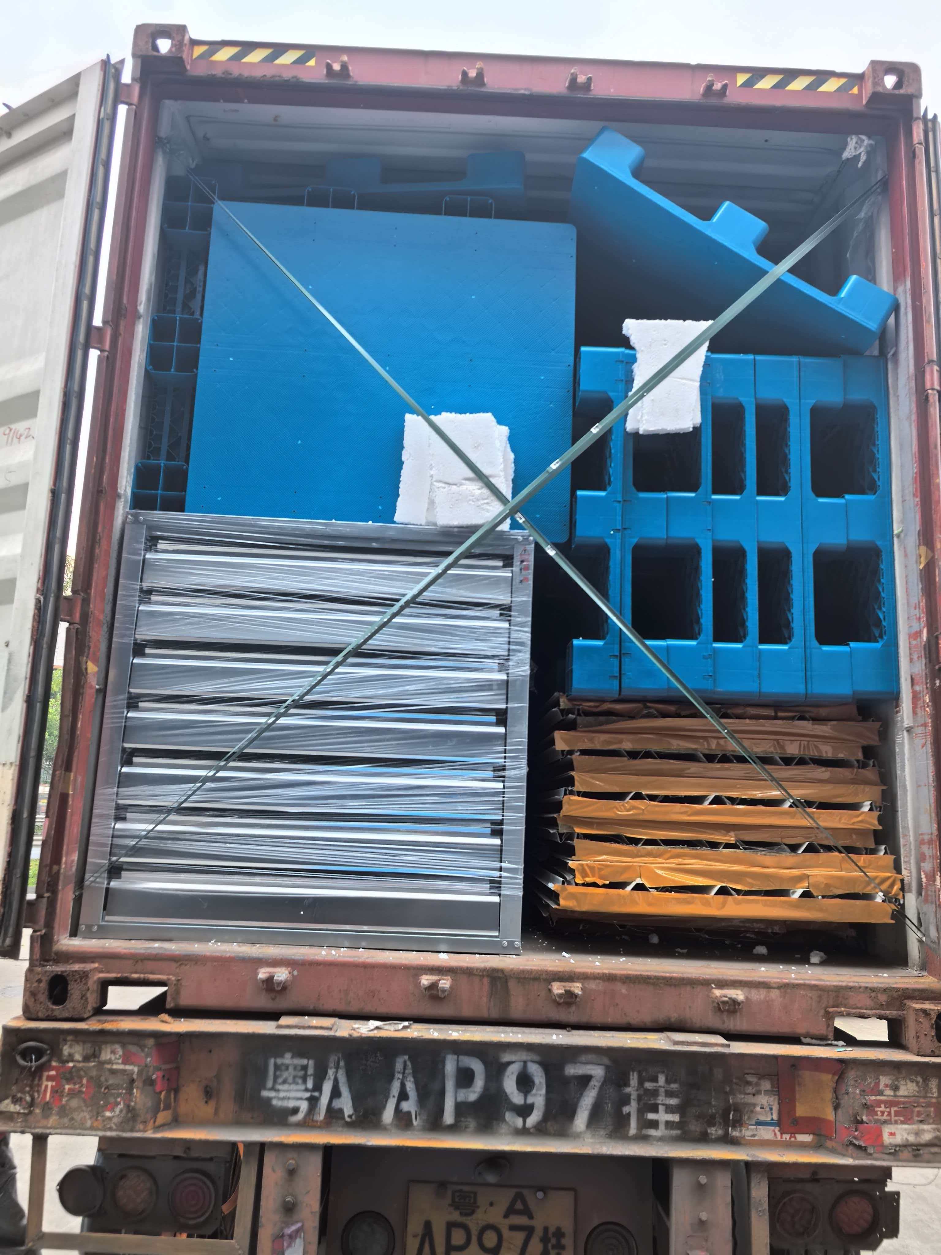 Sandwich Panel Loading and Container Packing